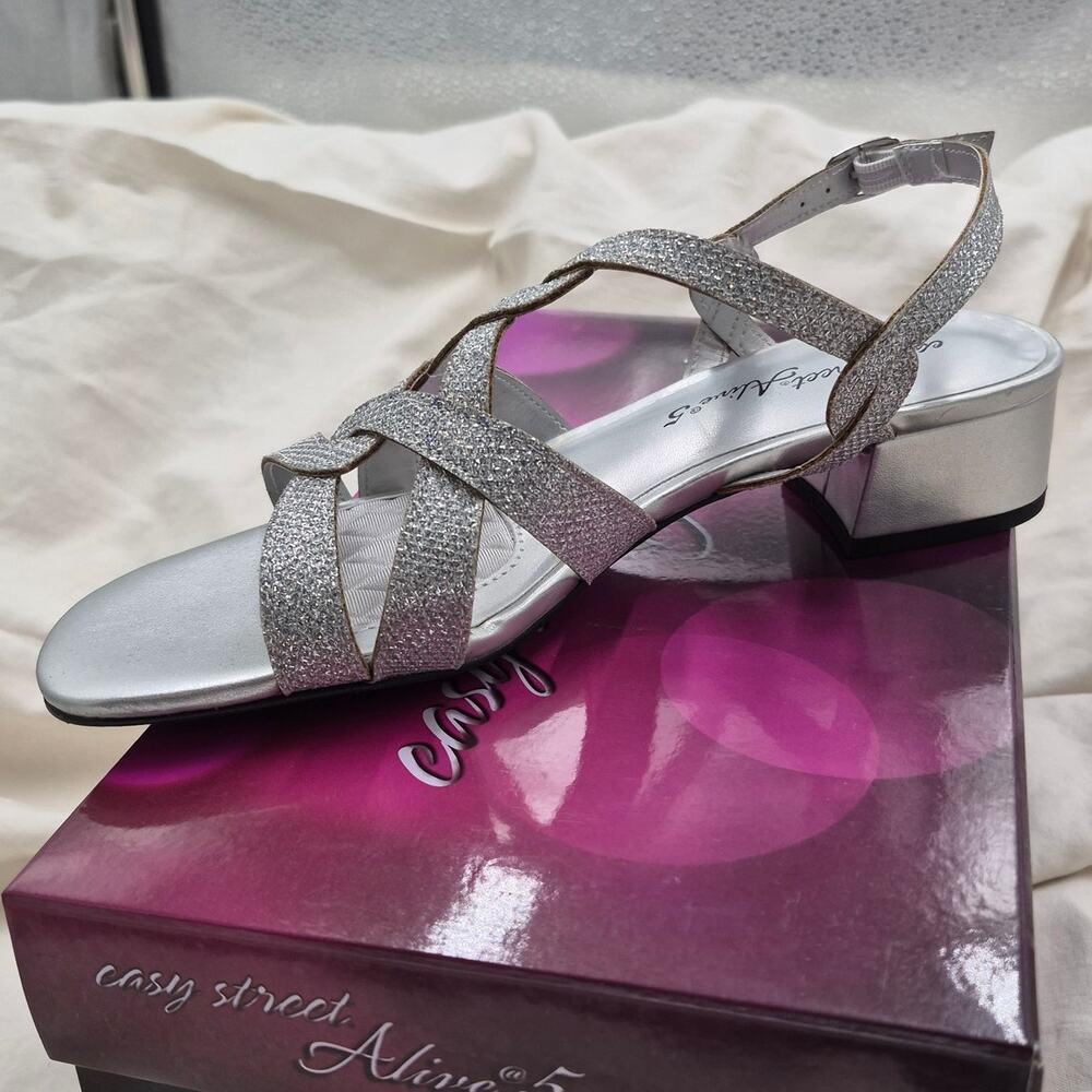 NEW Easy Street Didi Block Heel Sandals silver glitter slingback strap SIZE 7 M - Picture 2 of 7